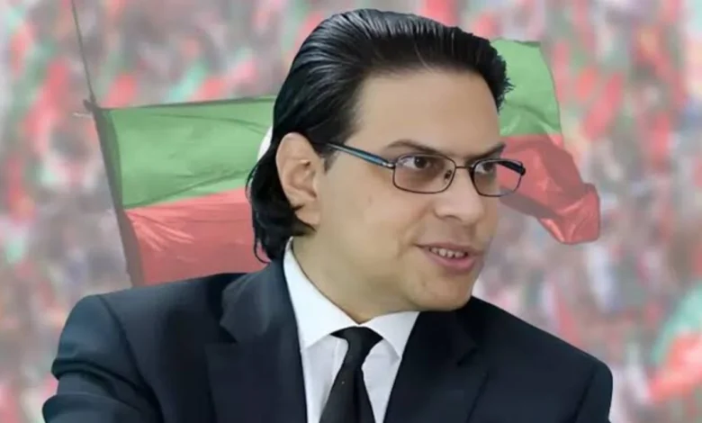 پاکستان تحریک انصاف کے سیکرٹری جنرل سلمان اکرم راجہ خطاب کرتے ہوئے